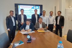 MOUWITHbcel05_resize MOUWITHbcel05_resize